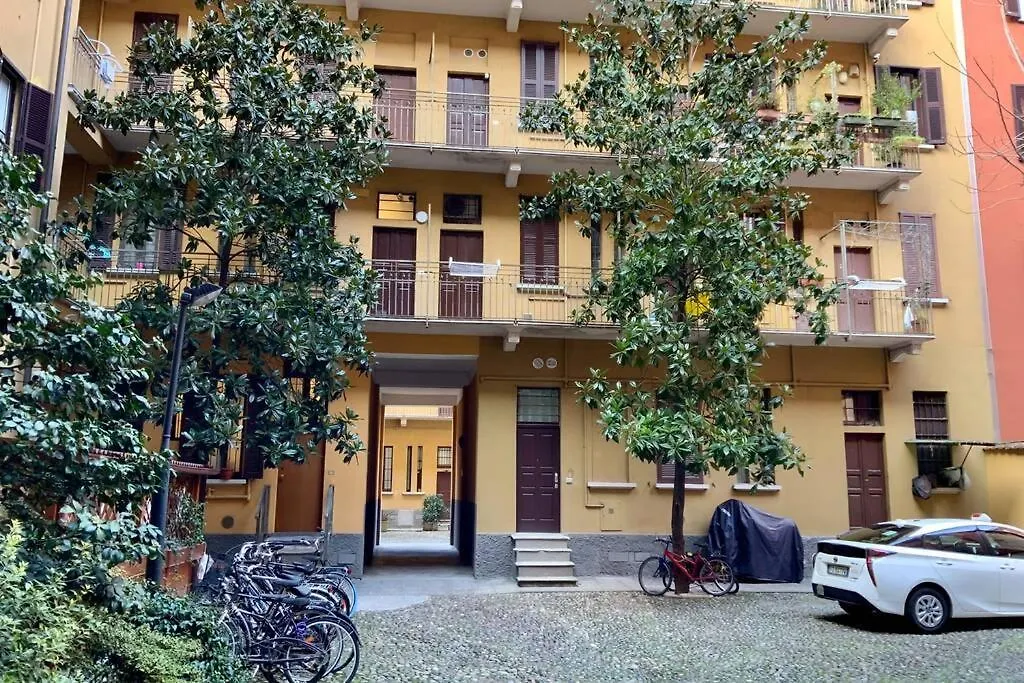 B&B Sara - Sweet Home For Milan Experience 0*,  Italia